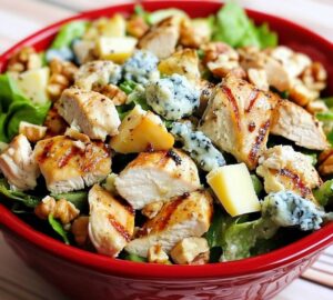 Lire la suite à propos de l’article Salade de Poulet Grillé Roquefort et Noix (Moyen)